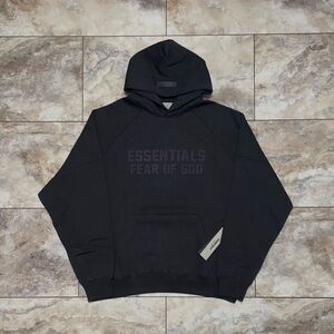 Fear of God Essentials Raglan Hoodie
Gray Off Black Size Small